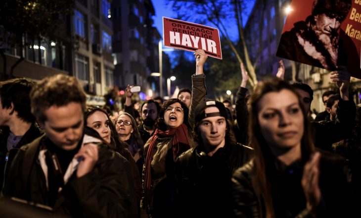 Shteti arreston dhjetëra protestues, por protestat kundër Erdoganit po rriten