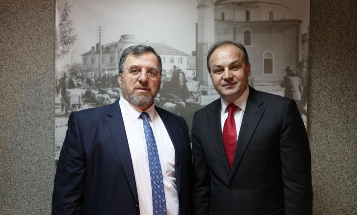 Hoxhaj bashkëpunon me Naim Tërnavën për njohje nga vendet myslimane