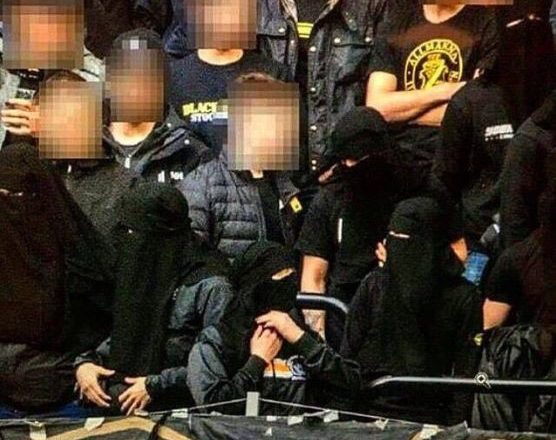 Tifozët suedez veshin ferexhe si përgjigje kundër ndalimit të maskave në stadium