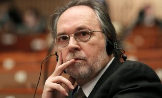 Akuzat e Dick Martyt vazhdojnë të dëmtojnë imazhin e Kosovës