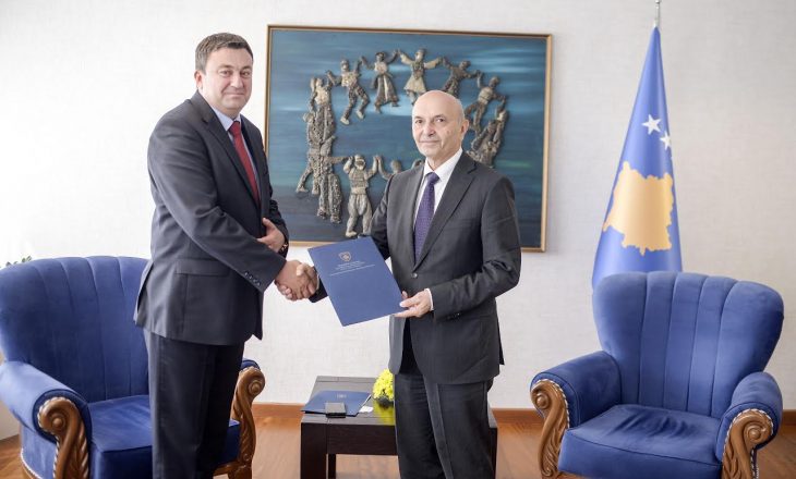 Ministri i ri serb: “Vuçiqi është shpëtimi i Kosovës dhe Metohisë”