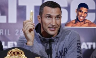 Tallja me USB-në e Klitschkos: “Brenda mund të jetë një episod i Teletubbies”