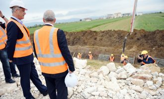 Thaçi mburret në SHBA: Ndërtuam 800 kilometra autostradë pa asnjë cent borxh