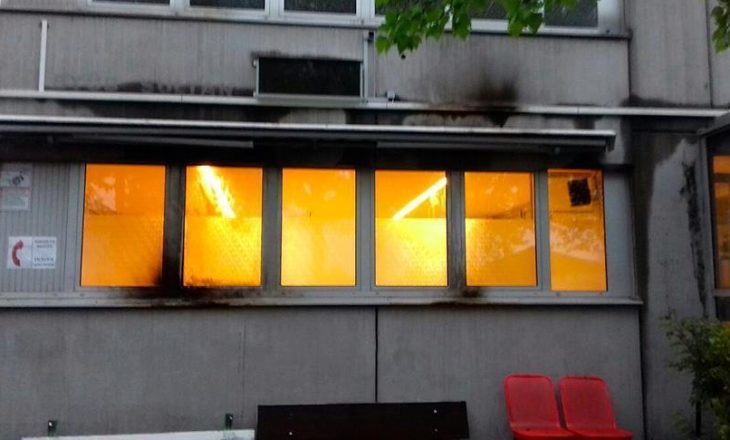 Gjermani, sulmohet një xhami me koktej molotovi