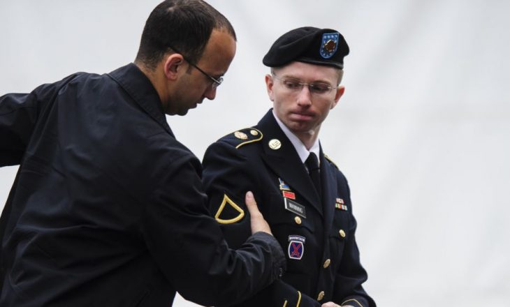 Lirohet nga burgu Manning, burim i Wikileaks-it