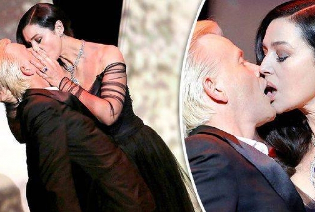 Monica Belluci hap Festivalin e Kanës me një puthje të zjarrtë