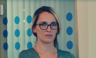 Arbana Xharra i bashkohet “partisë së krimit”