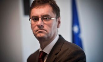 Blerim Shala: Lajçak duhet t’i japë ‘oksigjeno-terapi’ dialogut të Brukselit