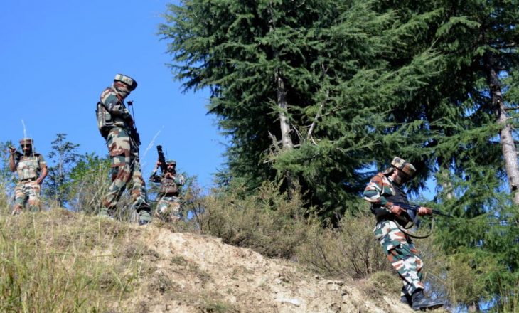 Vriten dy civilë në rajonin e Kashmirit