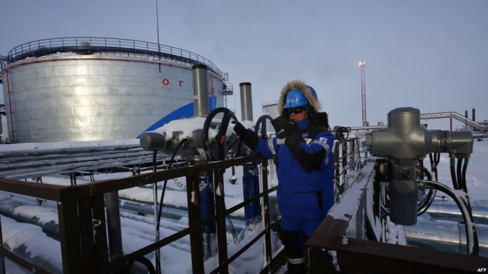 Rusia dhe Arabia Saudite pajtohen për uljen e prodhimit të naftës