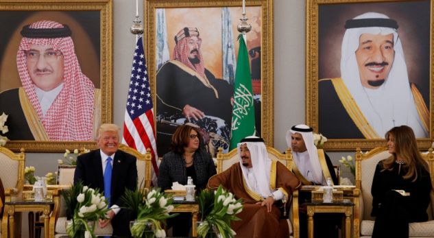 Trump nënshkruan marrëveshjen 110 miliardë-dollarëshe me Arabinë Saudite