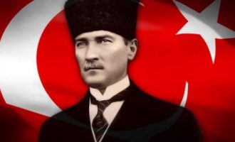Turqia lëshon fletarrest për dy historianë – e fyen Ataturkun