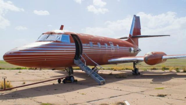 Avioni i Elvis Presley-t shitet përtej çmimit të ankandit