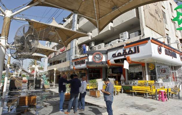 Kamikazi vret 16 persona në një dyqan të akulloreve në Bagdad