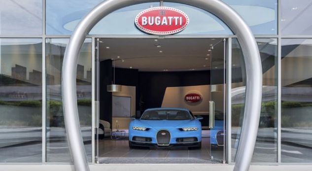 Në Dubai hapet auto-salloni më i madh në botë i veturave Bugatti