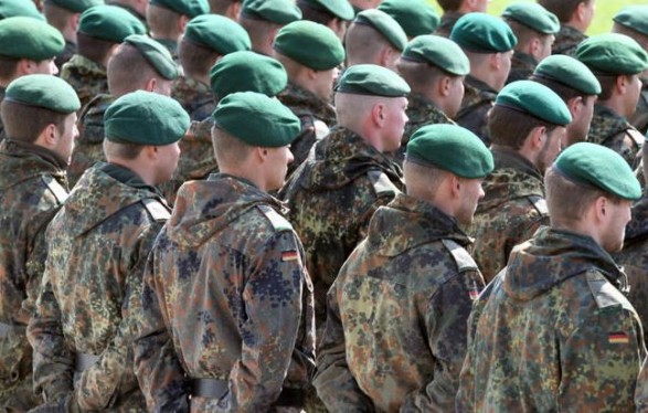Tre ushtarë gjermanë, të arrestuar për terrorizëm: Donin të vrisnin presidentin Gauck