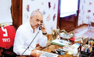 “Si mund të jetë kryeministër dhe artist” – mediumi ndërkombëtar “çuditet” me Edi Ramën