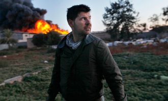 Dokumentari për jetën e fotografit që shërbeu në Kosovë, shpërblehet me çmim prestigjioz