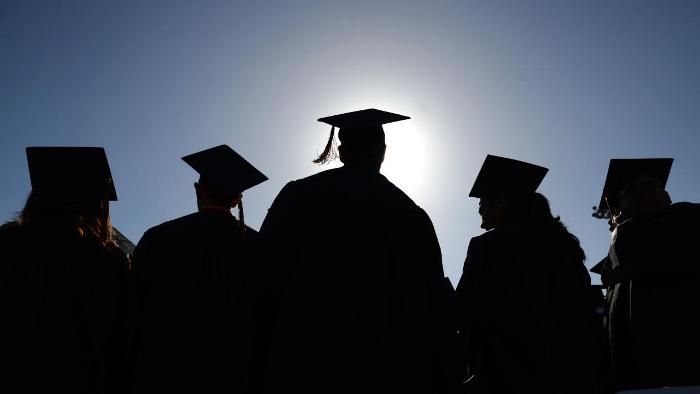Studentët po diplomojnë kundërligjshëm në Universitetin e Prishtinës