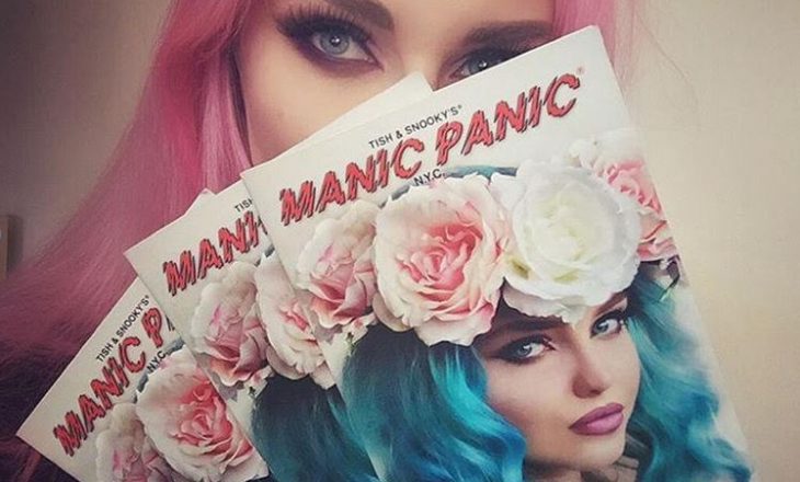 Vajza shqiptare e cila pozon për brendin e njohur Manic Panic