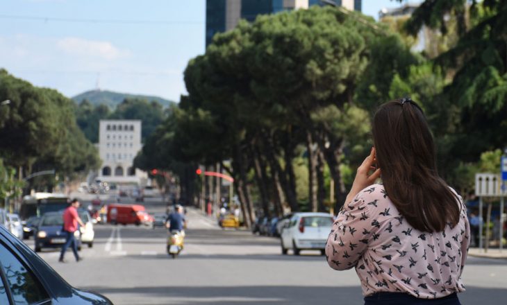Tri kompani të telefonisë mobile në Shqipëri hetohen për manipulim çmimesh
