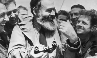 Ernest Hemingway ka qenë spiun rus, thotë një libër i ri