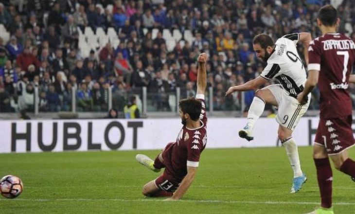 Juventus i falet Higuanit, del faqebardhë nga derbi [video]