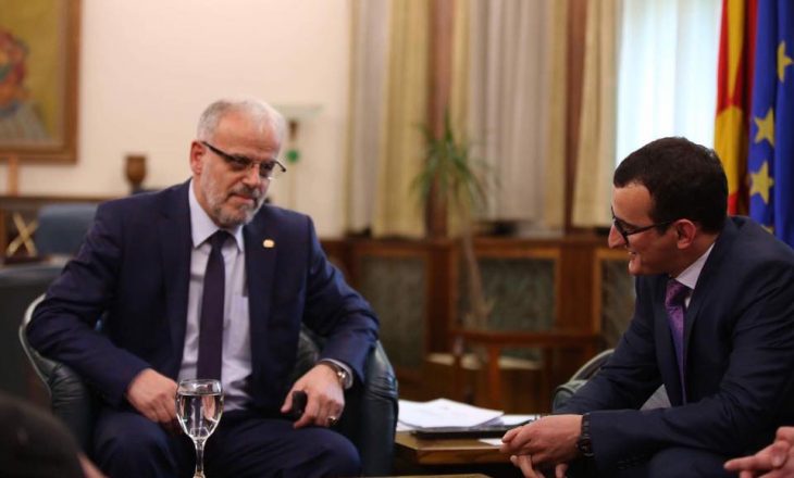 “Politikani” i parë nga Kosova që viziton kryeparlamentarin Xhaferi