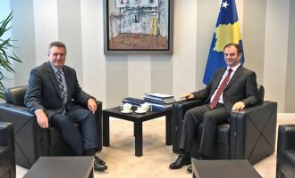 Pas Hotit, edhe një nënkryetar i PDK-së i thur lavde liderit