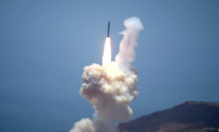 Ushtria amerikane godet me sukses raketën “armike”