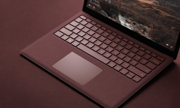 Publikohen imazhe të një laptopi Surface me kosto të ulët