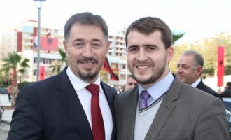 Kandidatura me partinë ku janë “njerëzit që e duan babanë e tij në burg”