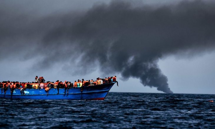 Shpëtohen mbi 400 migrantë në Detin Mesdhe