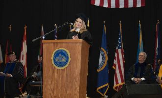 Ministrja Hoxha “harron” se si quhet saktë titulli me të cilin u nderua në SHBA