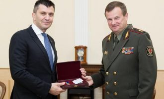 Minstri serb i Mbrojtjes bisedon për “çështjen e Kosovës” me homologun bjellorus