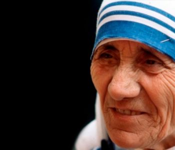 Përurohet shtatorja e Nënë Terezës në Zvicër