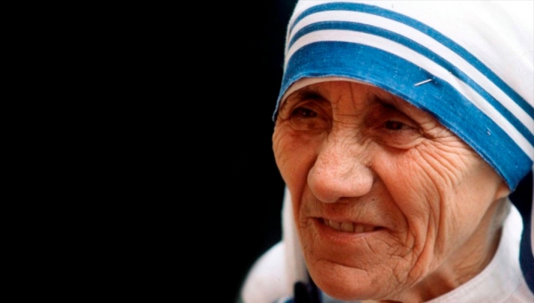 Përurohet shtatorja e Nënë Terezës në Zvicër