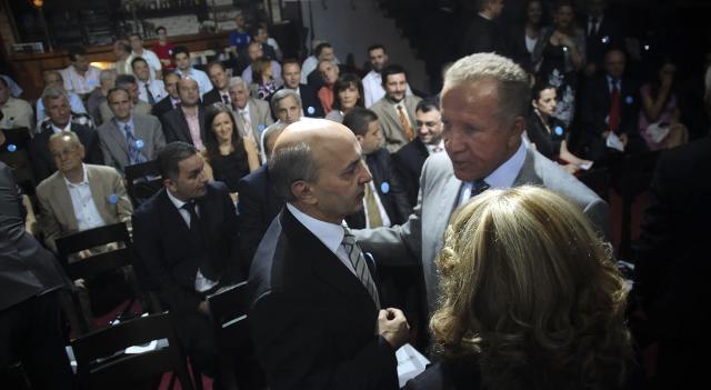 LDK dhe AKR me “draft marrëveshje” për koalicion dhe ndarje postesh