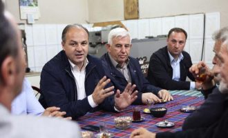 Kryediplomati bënë fushatë me “çaj rusi”