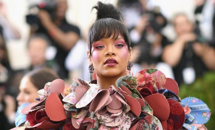 Veshja e ‘guximshme’ e Rihannës në MetGala