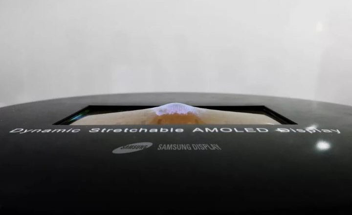 Samsung prezanton ekranin elastik