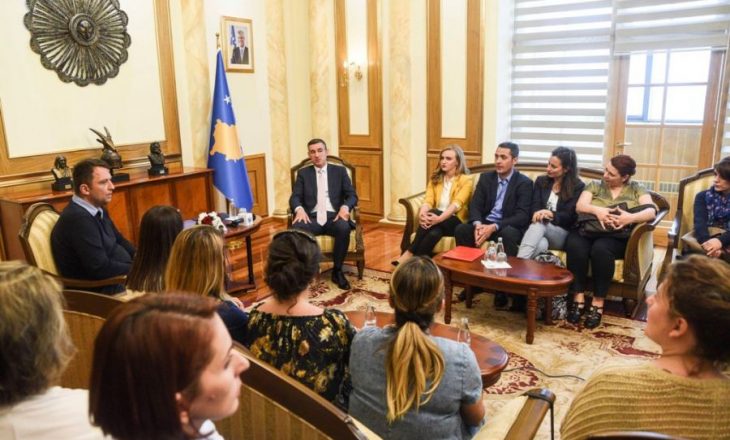 Veseli u premton mjekëve specialistë se do t’u bëjë zgjidhje