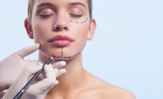 Pasi vjedhin fotografitë nga klinika e operacioneve plastike, shantazhojnë klientët