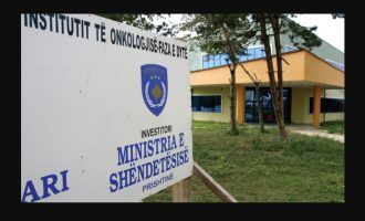 Në fund të mandatit, Ministria e Shëndetësisë blen telefona mobil