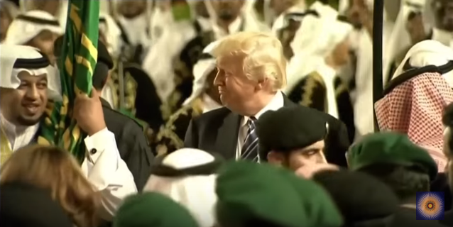 Trump merr pjesë në vallëzimin tradicional të Arabisë Saudite