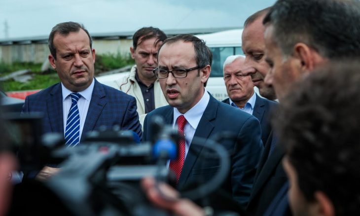 Hoti: Haradinaj nuk guxoi të përballej në debat