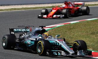 Hamilton fiton një ‘triller’ ndaj Vettel në Spanjë