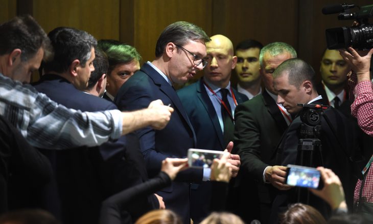 Beogradi shantazhon serbët e Kosovës