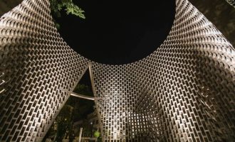 Gurë nga të gjitha trojet në Sheshin “Skënderbej” në Tiranë