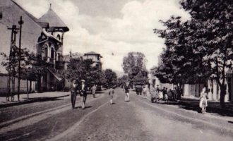 Fotot e rralla, Korça para një shekulli
